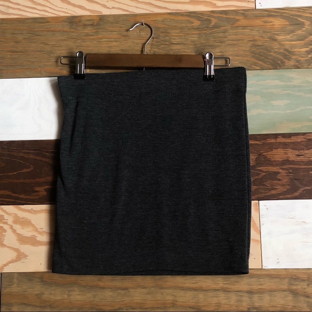 Grey high waisted fitted skirt